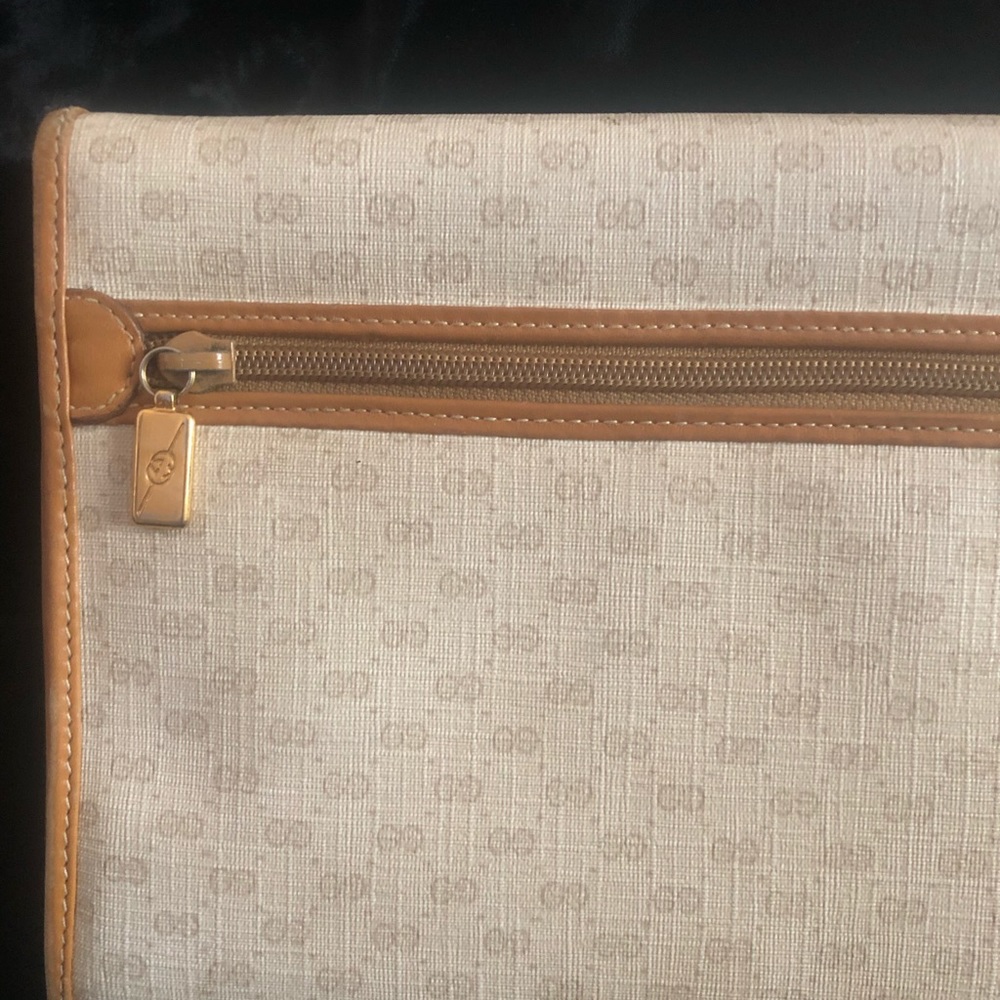 Gucci Beige Monogram Canvas Clutch with Tan Leather Trim - Picture 5 of 16